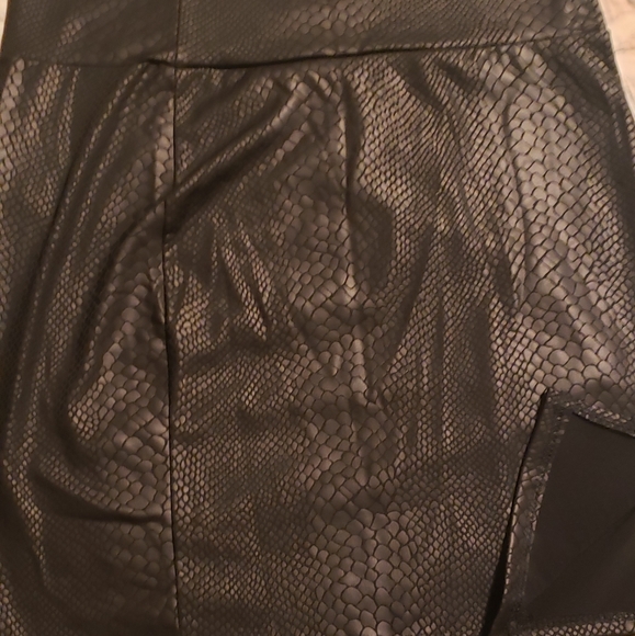 Snake skin high waisted skirt - Picture 1 of 4